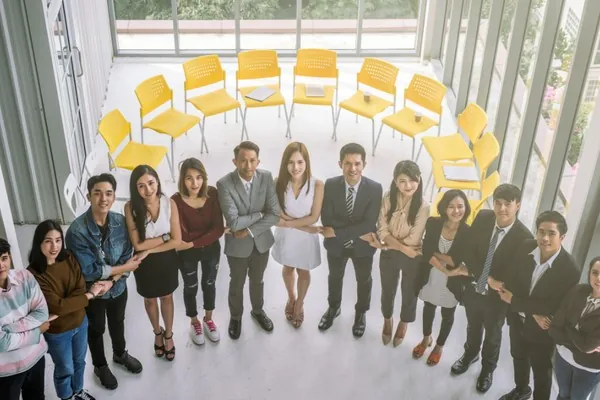 Người đàn ông đang suy nghĩ về cờ bạc có trách nhiệm